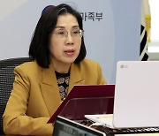 여성폭력 관련 발언하는 김현숙 장관