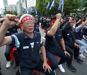 경찰이 막은 대법원 앞 노조 집회, 법원 “금지 타당”