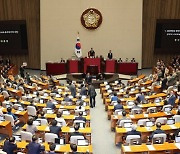 '친명계' 김용민, 尹 악수 청하자 "이제 그만두셔야죠"