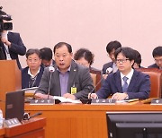 “WTO 제소 피하려면 쇠고기 수입 불가피” vs. “농가 생존·국민 안전 우선돼야”