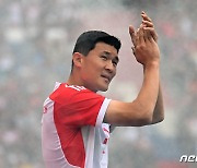 김민재, 발롱도르 이어 AFC 국제선수상까지…손흥민 이어 새 아이콘으로