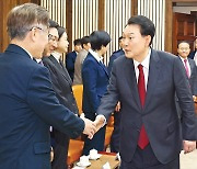 윤석열 대통령 "미래세대에 빚 넘기지 않을 것"