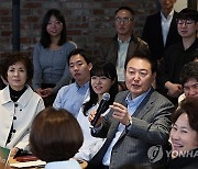 [사설] 물가 올라 서민 죽는다고 재정 안 풀겠다는 윤 대통령