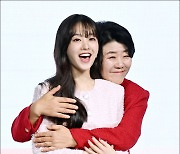 [MD포토] 박보영-이정은, '포옹에 깜짝'