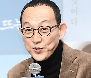 [TD포토] 인사말 하는 연출 표민수