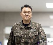 출근하는 김명수 신임 합참의장 후보자