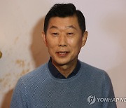 인터뷰하는 김홍국 하림 회장