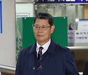 법원 출석하는 김연철 전 통일부 장관