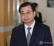 법원 출석하는 서훈 전 국가정보원장