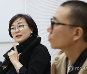 인터뷰하는 정혜진ㆍ김성훈 안무가