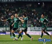 '디펜딩 챔피언' 전북, FA컵 축구 준결승서 인천 제압