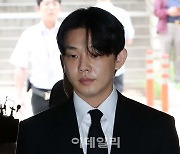 “너도 한번 해 볼때 됐다” 유아인, 유튜버에 대마 들키자 한 말