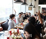 칭화대 한인 유학생 만난 김동연 "균형있는 외교 필요"