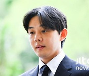 [이슈] 유아인, 프로포폴 9.6L 투약·대마 권유 협박까지 '악질'