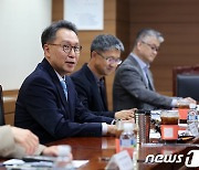 의료분쟁 제도개선 위원회 첫 기획 회의 주재하는 박민수 2차관