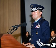 훈시하는 진영승 공군본부 기획관리참모부장