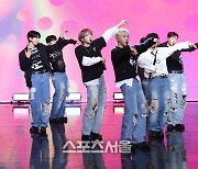 [포토]골든차일드 쇼케이스, '필 미' 무대