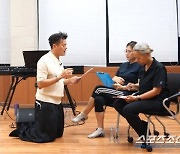 '공기 반 소리 반' 박진영, '36년차' 신효범에 무릎 꿇어…"아니, 지르라며! 육성 쓰라며"