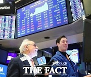 뉴욕증시, FOMC 금리 동결에 일제히 상승…애플 1.87%·테슬라 2.4%↑