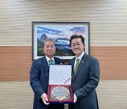 종축장이전개발 범천안시민 추진위원회, 임상준 환경부 차관에 감사패 증정