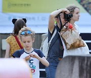 11월에 반소매 꺼냈다, 전국 곳곳 30도 육박…오늘은 흐려져