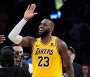 NBA 레이커스, 지역 라이벌 클리퍼스에 11연패 탈출…제임스 35점