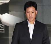 [뉴스현장] 이선균 마약 파문…논란된 유흥업소 밀착취재