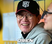 '2패 후 1승' KT 기사회생..."고영표가 잘 이겨냈다. 쿠에바스 4차전 선발은 1차전 끝나고 결정"[PO3]