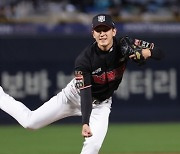 ‘PS 첫 승’ 고퀄스, 벼랑 끝 kt의 구세주로…배정대·문상철 가을야구 첫 승 축포