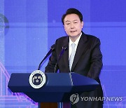 尹, 과학기술인들 만나 "혁신적 연구, 실패 문제삼지 않겠다"