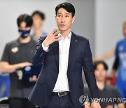 남자배구 한전 권영민 감독 "매각설에 동요…개막 전 악재 많아"