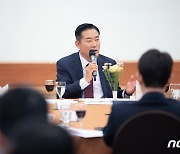 출입기자단 만난 신원식 국방장관