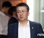 오기웅 차관 "예방접종 중요성 더 커져…적극적 참여 부탁"