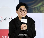 [포토] 인사하는 '싱글 인 서울' 박범수 감독