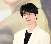 이동욱 "'싱글 인 서울'서 대국민 플러팅? 어깨 무겁다"