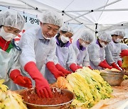 김이강 광주 서구청장, 김치축제 현장서 장애인들과 특별한 행사