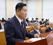 신원식 "홍범도 흉상 이전, 연내에는 어려울 듯"