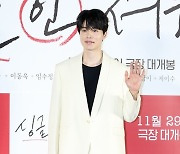 [포토] 이동욱, '크림색 셋업도 어울리는 클래스'