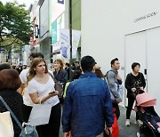 외국 관광객 많은 명동, 빠른 속도로 공실 줄어