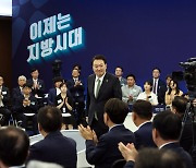 [강준만 시론] 지방 비하엔 보수·진보의 차이가 없다