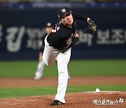 역투하는 KT 이상동[포토]