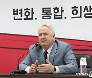 인요한, 이준석 전 대표 만나러 부산행…만남 성사될까