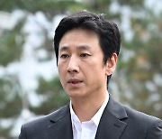 이선균, 재소환 받아 경찰 출석 [포토엔HD]