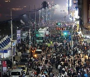 이동하는 부산불꽃축제 인파