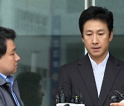 [현장연결] '마약혐의' 이선균, 경찰 2차 조사후 귀가…"솔직히 진술"