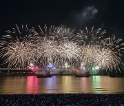 "불꽃으로 수놓은 2030엑스포 열망" 부산불꽃축제에 77만 인파