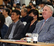 이준석 토크콘스트 참석한 인요한 "경청하러 왔다"