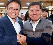 “포기하지 마세요”... 생환 1주년 맞아 경북 찾은 봉화 광부 박정하씨