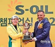 [포토]S-오일 챔피언십 최종라운드 취소… 3라운드 선두 성유진 '행운의 우승'