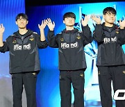 '징동 나와!'...LCK 최후의 희망 T1, 中 LNG 3-0 완파 4강 진출(종합) [롤드컵]